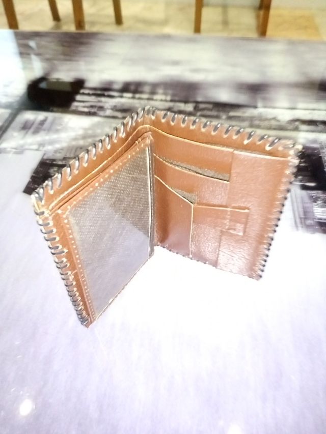 Cartera de cuero hecha a mano