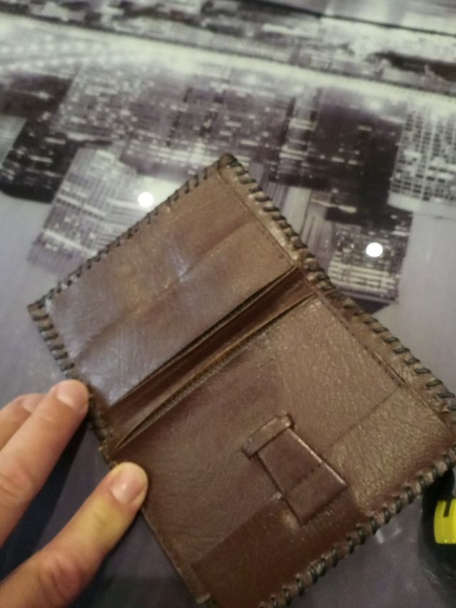 Cartera de cuero hecha a mano