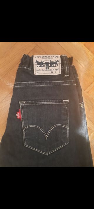 Pantalón Levis Talla 12 d\\'occasion pour 9 EUR in Biriatou sur WALLAPOP