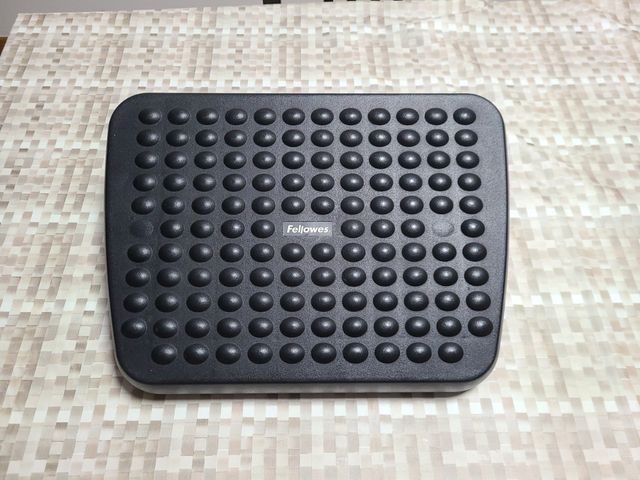 Reposapies Negro Fellowes