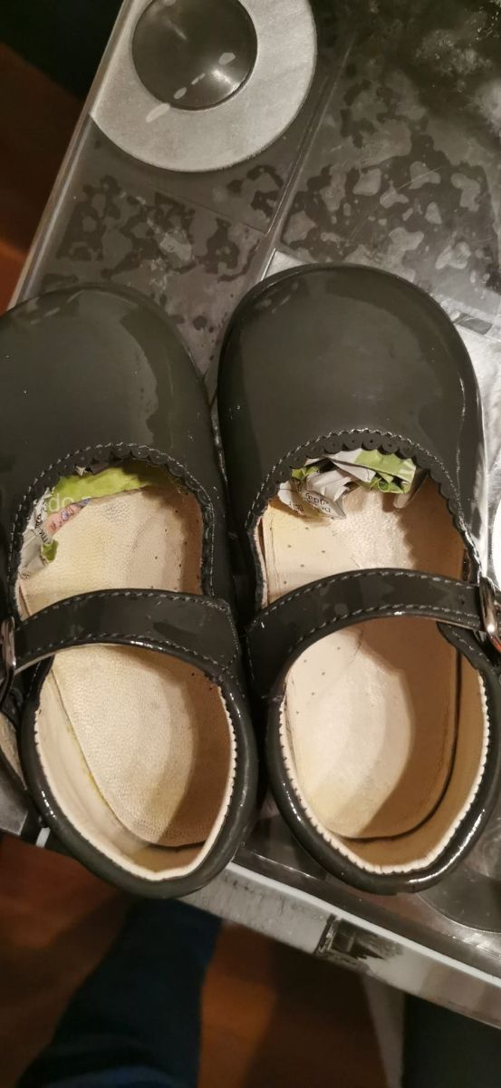 zapatos de piel n° 21  de charol  impecables