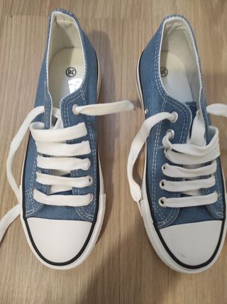 Zapatillas tipo converse plataforma jeans de segunda mano por 10 EUR en  Málaga en WALLAPOP