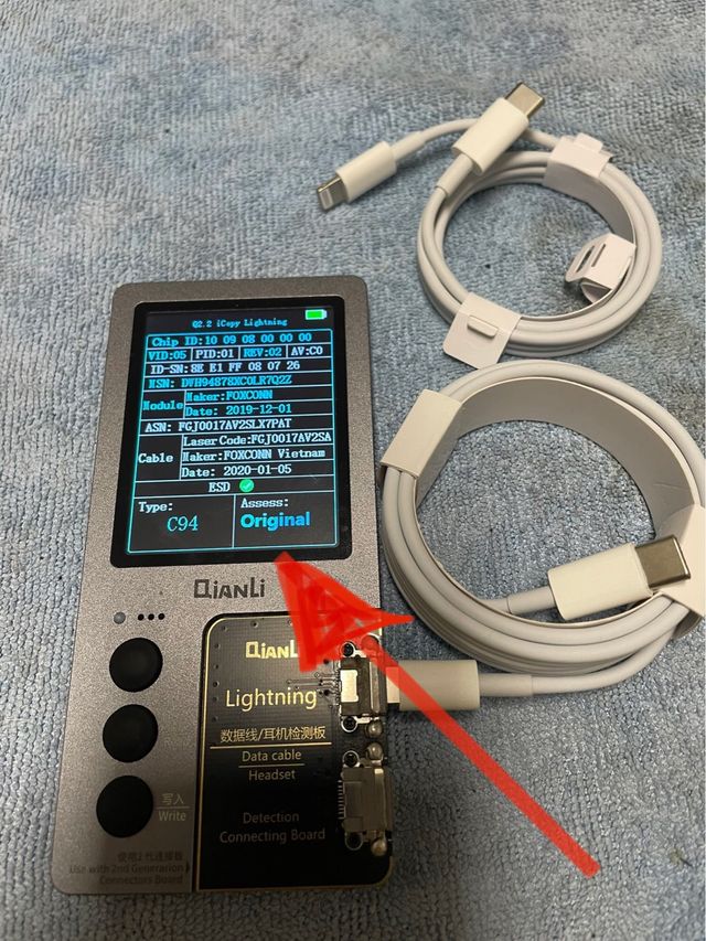 Confezione cavo caricabatterie+custodia+protezione iPhone 16 PRO