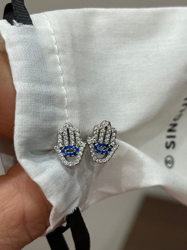 Pendientes de plata mano de Fátima.