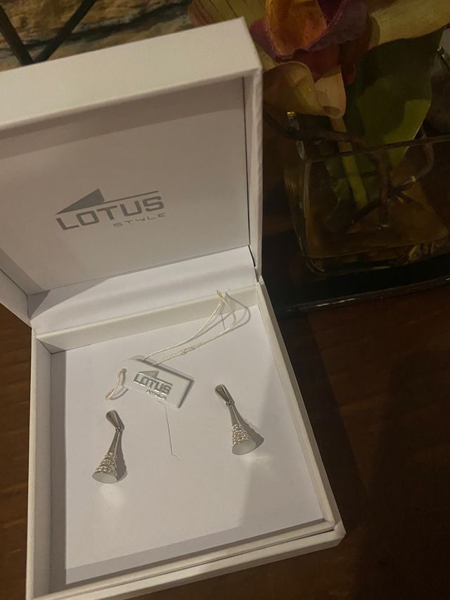Pendientes lotus