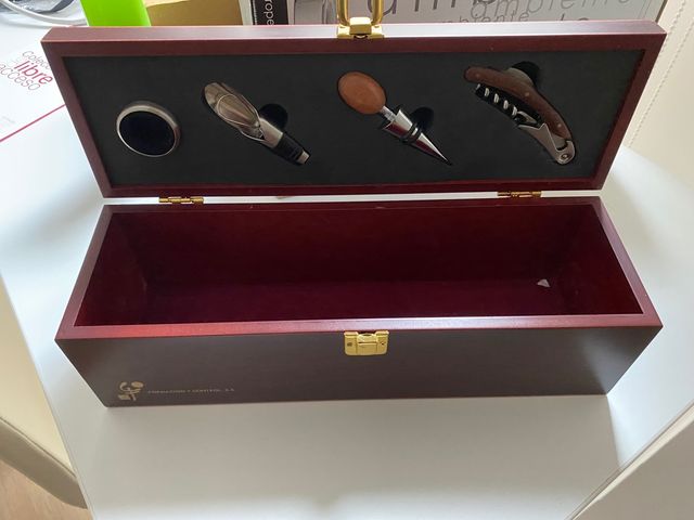 Caja madera para vino con accesorios