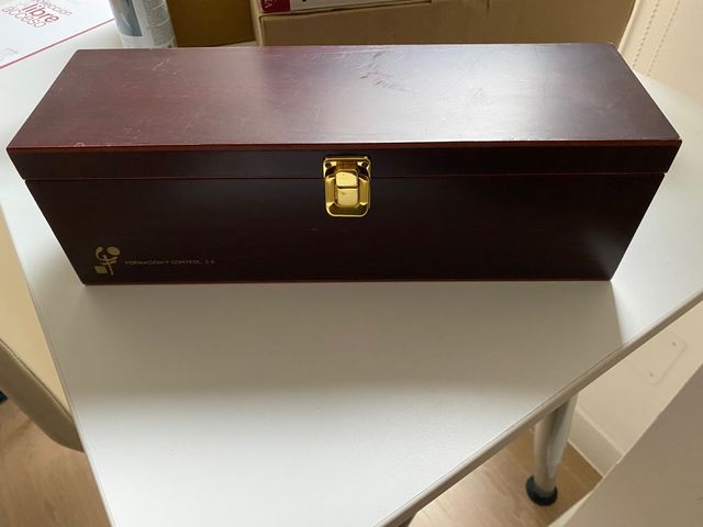 Caja madera para vino con accesorios