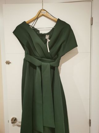 Vestido de fiesta verde botella escote asimétrico de segunda mano por 60  EUR en Las Rozas de Madrid en WALLAPOP