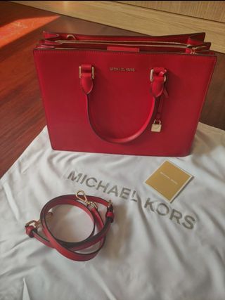 Bolso piel rojo Michael Kors de segunda mano por 190 EUR en Vigo en WALLAPOP