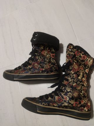 Zapatillas tipo Converse altas de segunda mano por 8 EUR en Madrid en  WALLAPOP