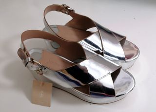 Sandalias plataforma plateadas Stradivarius de segunda mano por 13 EUR en  Pontevedra en WALLAPOP