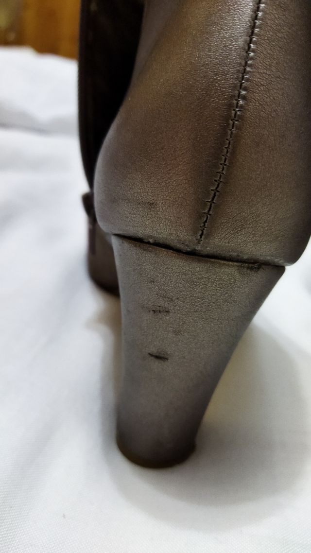 botines marrones. 39