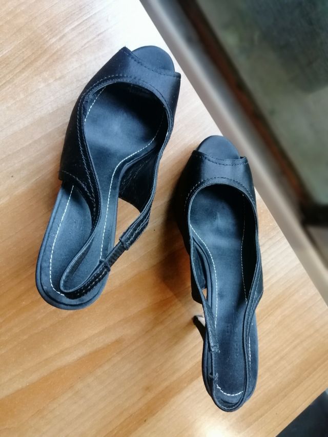 Sandalia en raso negro talla 37