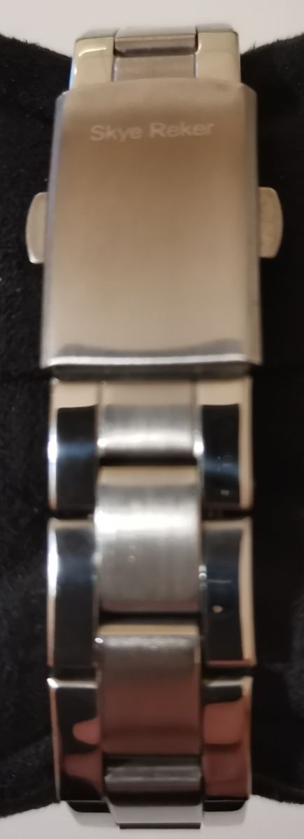 Reloj de mujer nuevo y con garantía.