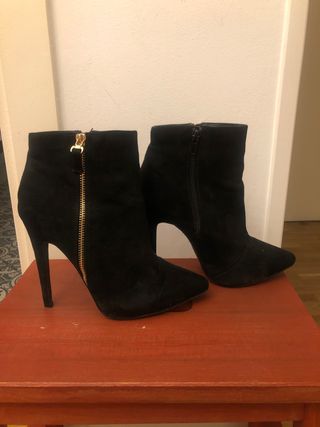 Botines Negros Primark de segunda mano por 4 EUR en Madrid en WALLAPOP