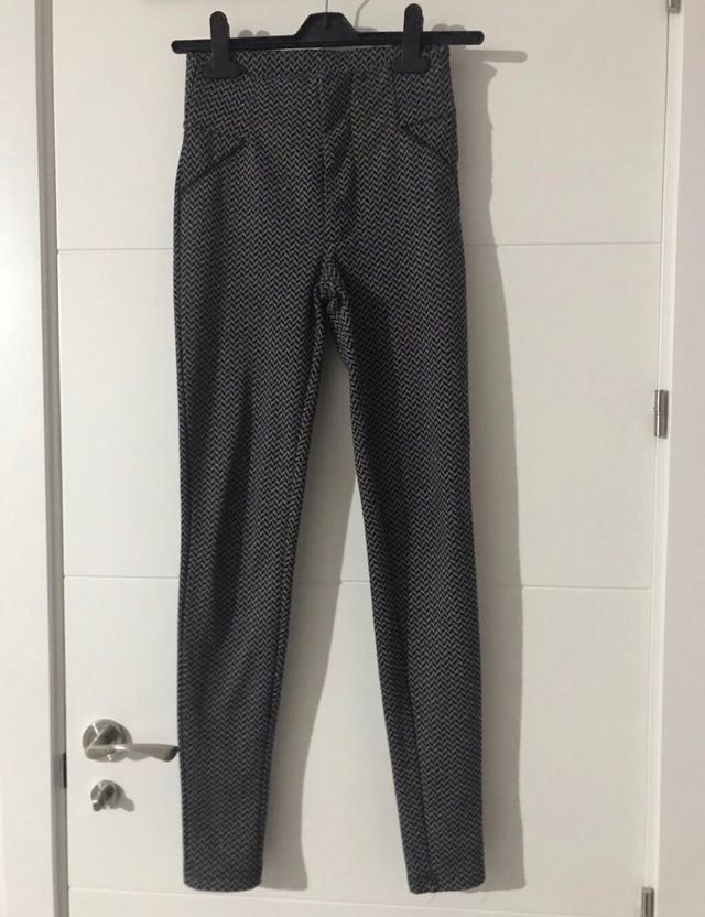 Pantalones talla 32 Stradivarius, Pull & Bear