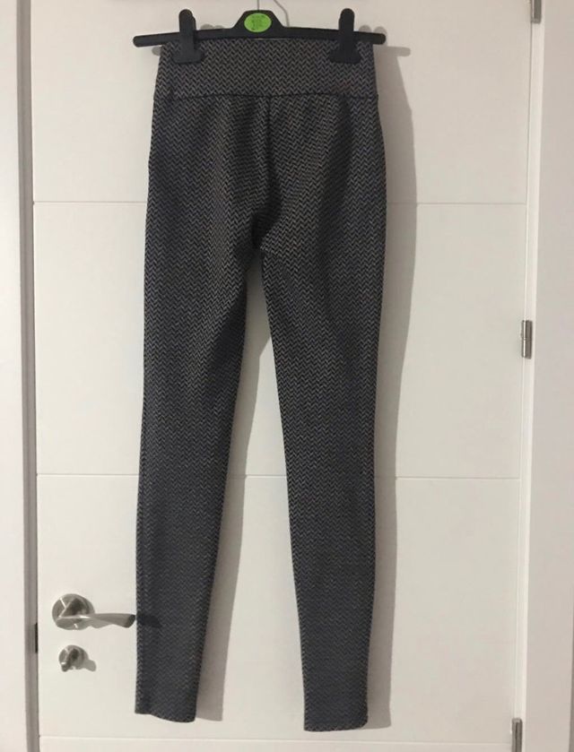 Pantalones talla 32 Stradivarius, Pull & Bear