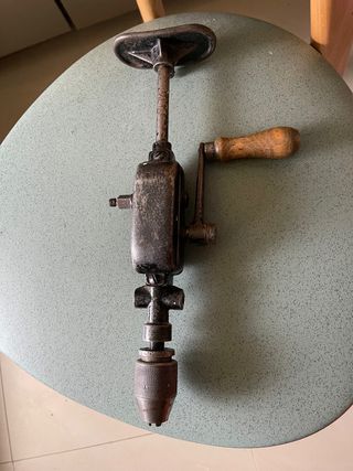 Herramienta Taladro manual antiguo de segunda mano por 105 EUR en Parla en  WALLAPOP
