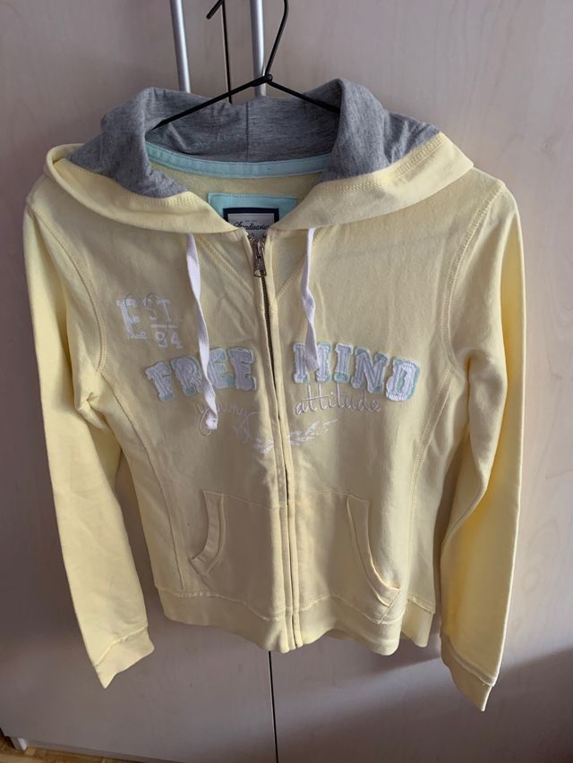 Sudadera Capucha Sudadera Amarilla Stradivarius Sudadera Stradivarius De  Segunda Mano Por EUR En Barcelona En