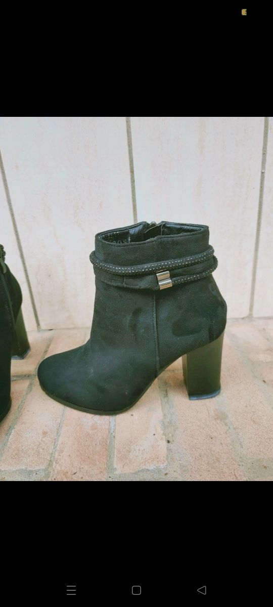 Tronchetti con cinturino in strass