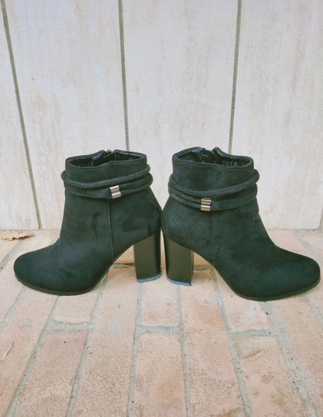 Tronchetti con cinturino in strass