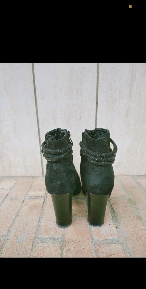 Tronchetti con cinturino in strass