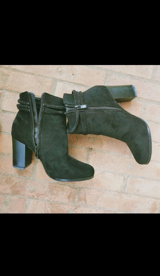 Tronchetti con cinturino in strass