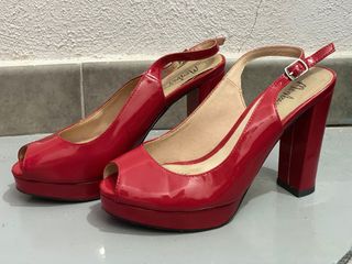Zapatos rojos tacón Menbur. Talla 36 de segunda mano por 5 EUR en  Fuenlabrada en WALLAPOP