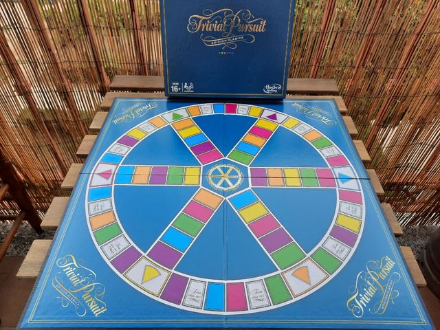 TRIVIAL PURSUIT EDICIÓN CLÁSICA