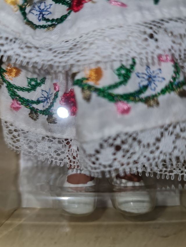 Muñeca mejicana de porcelana.