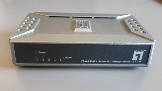 Level One switch 5 puertos (soporte magnético)