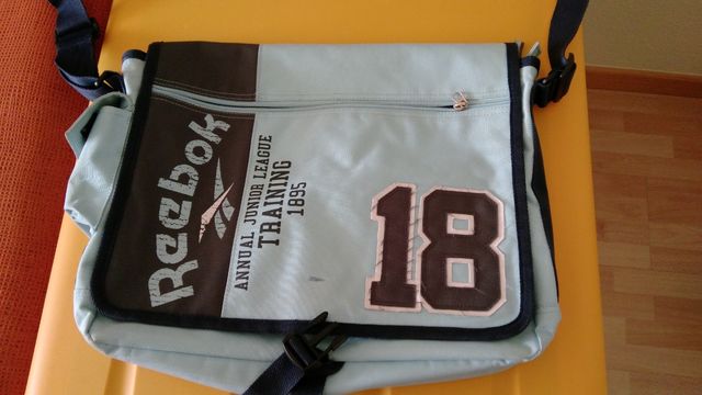 mochila bandolera. usadas una semana. 2 modelos