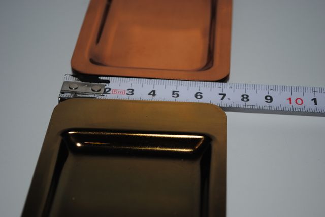 bandejas - pequeñas - metálicas.