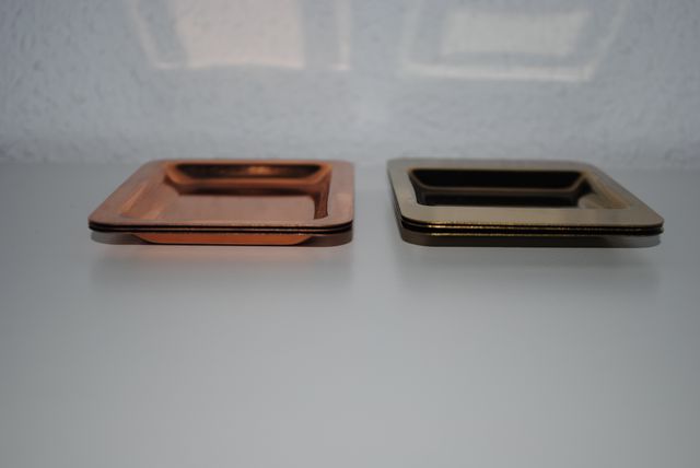 bandejas - pequeñas - metálicas.