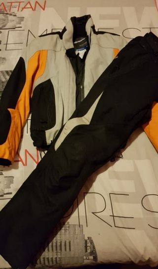 Chaqueta y pantalón moto BMW Streetguard 3 mujer de segunda mano por 300  EUR en Barcelona en WALLAPOP