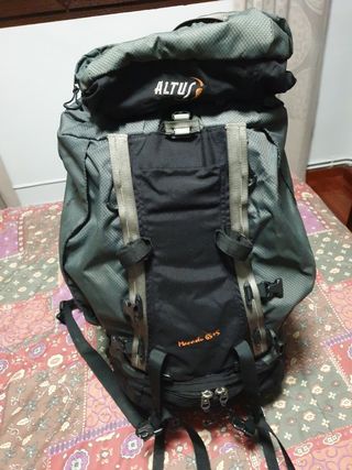 Mochila de monte ALTUS 65+5 de segunda mano por 45 EUR en Bilbao en WALLAPOP