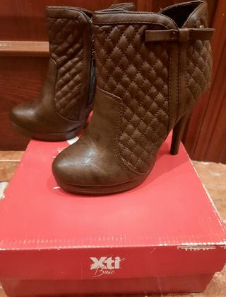 BOTINES XTI de segunda mano por 20 EUR en Avilés en WALLAPOP