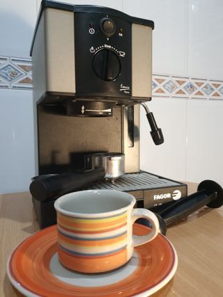CAFETERA EXPRESS FAGOR CR282 de segunda mano por 40 EUR en Zaragoza en  WALLAPOP