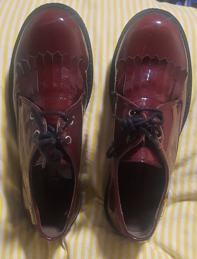 Zapatos niña charol burdeos oscuro. N° 33.