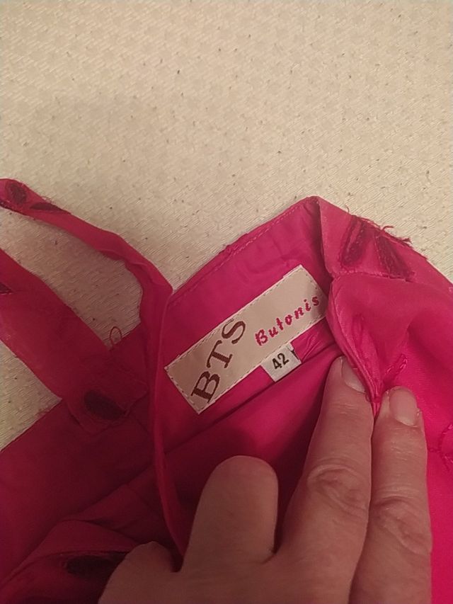 Traje de falda larga y corpiño rojo