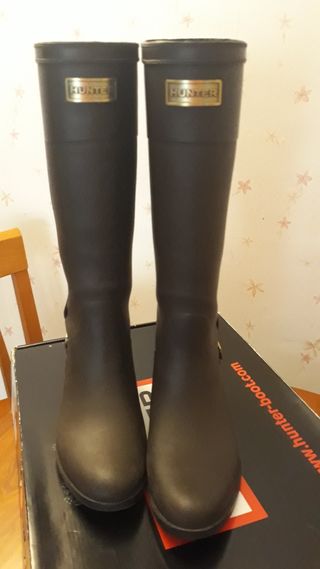 Botas agua marrón chocolate Hunter T38 de segunda mano por 35 EUR en Gijón  en WALLAPOP