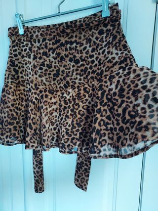 Falda Pantalón Stradivarius TS de segunda mano por 5 EUR en Granada en  WALLAPOP