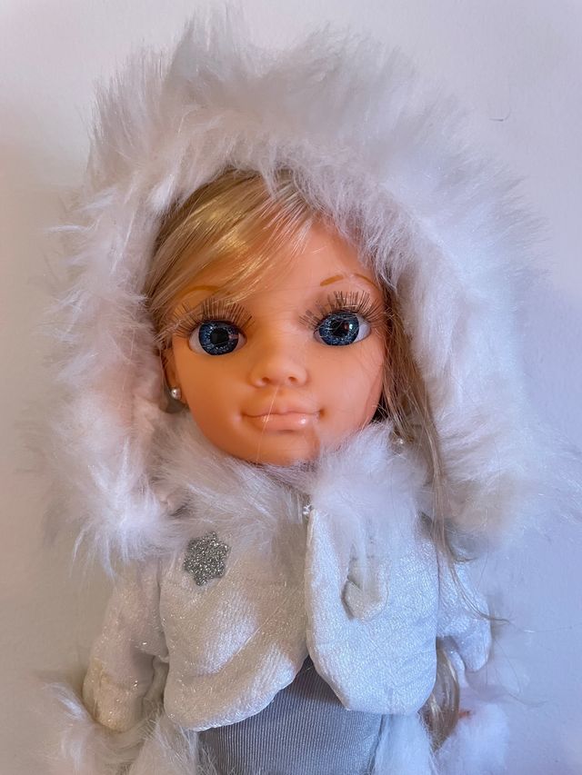 Nancy brillos en la nieve patinadora 