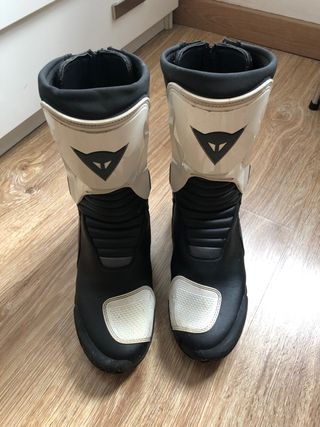 Botas dainese nexus black \\/ white de segunda mano por 110 EUR en Madrid en  WALLAPOP