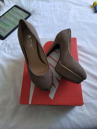 Preciosos zapatos de tacón de ADN de la talla 35 de segunda mano por 15 EUR  en Oviedo en WALLAPOP