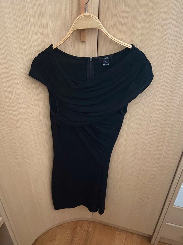 Vestido elegante negro de Sfera