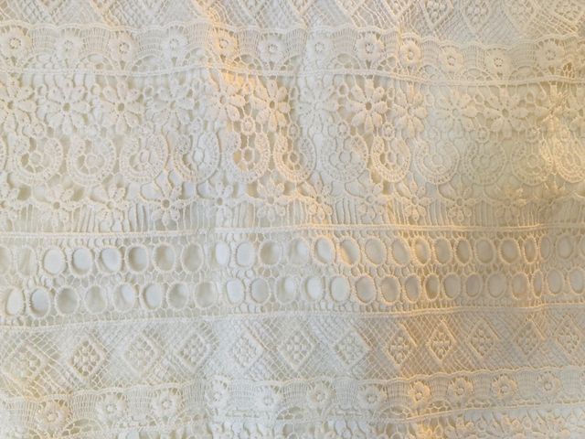 Falda de encaje blanco