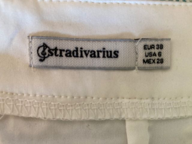 Falda de encaje blanco