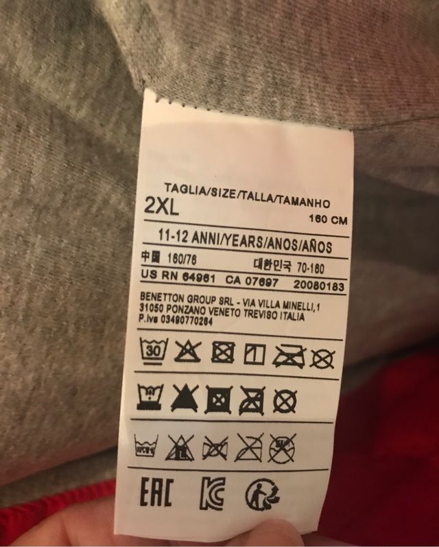 Chubasquero rojo para niño Benetton.