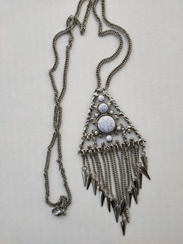 COLLAR TRIÁNGULO PLATEADO